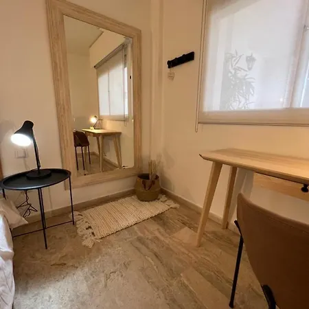 Impeccable Large With Immense Terrace And Private Garden Overlooking The Mountain, Featuring 2 Bedrooms And Sleeping Up To 4 Guests Located 100 Meters From Plaza Maestranza Апартаменти