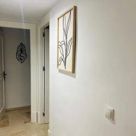 Impeccable Large With Immense Terrace And Private Garden Overlooking The Mountain, Featuring 2 Bedrooms And Sleeping Up To 4 Guests Located 100 Meters From Plaza Maestranza Apartmán