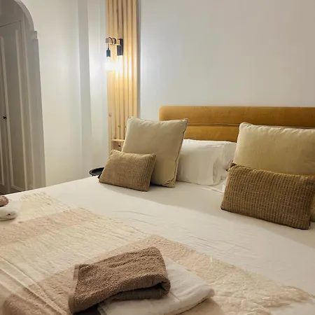 Impeccable Large With Immense Terrace And Private Garden Overlooking The Mountain, Featuring 2 Bedrooms And Sleeping Up To 4 Guests Located 100 Meters From Plaza Maestranza Апартаменти *