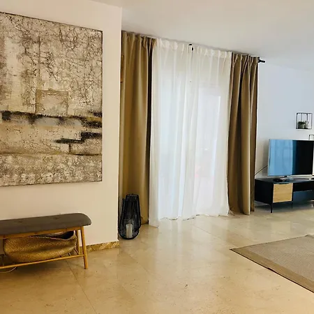 Апартаменти Impeccable Large With Immense Terrace And Private Garden Overlooking The Mountain, Featuring 2 Bedrooms And Sleeping Up To 4 Guests Located 100 Meters From Plaza Maestranza