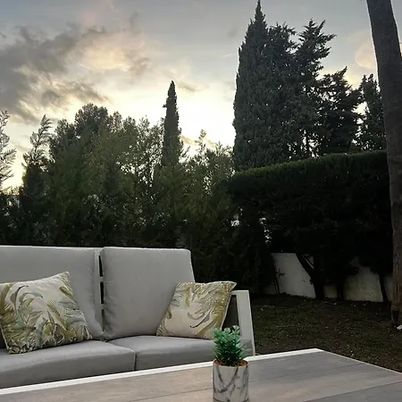 Impeccable Large With Immense Terrace And Private Garden Overlooking The Mountain, Featuring 2 Bedrooms And Sleeping Up To 4 Guests Located 100 Meters From Plaza Maestranza Апартаменти