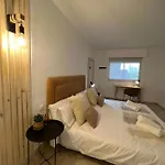 Lägenhet Impeccable Large With Immense Terrace And Private Garden Overlooking The Mountain, Featuring 2 Bedrooms And Sleeping Up To 4 Guests Located 100 Meters From Plaza Maestranza