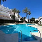 Impeccable Large With Immense Terrace And Private Garden Overlooking The Mountain, Featuring 2 Bedrooms And Sleeping Up To 4 Guests Located 100 Meters From Plaza Maestranza Lägenhet