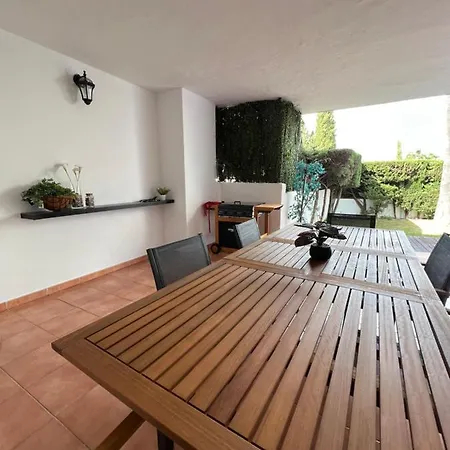Impeccable Large With Immense Terrace And Private Garden Overlooking The Mountain, Featuring 2 Bedrooms And Sleeping Up To 4 Guests Located 100 Meters From Plaza Maestranza 马尔韦利亚