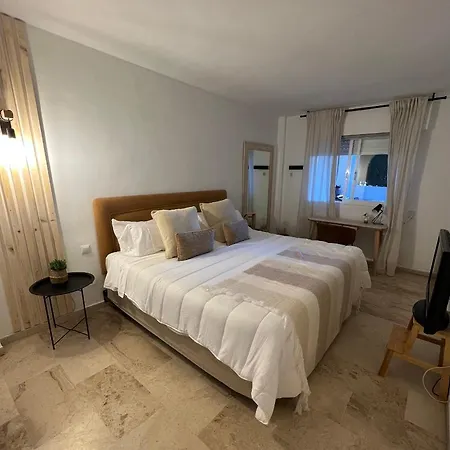 公寓 Impeccable Large With Immense Terrace And Private Garden Overlooking The Mountain, Featuring 2 Bedrooms And Sleeping Up To 4 Guests Located 100 Meters From Plaza Maestranza 马尔韦利亚