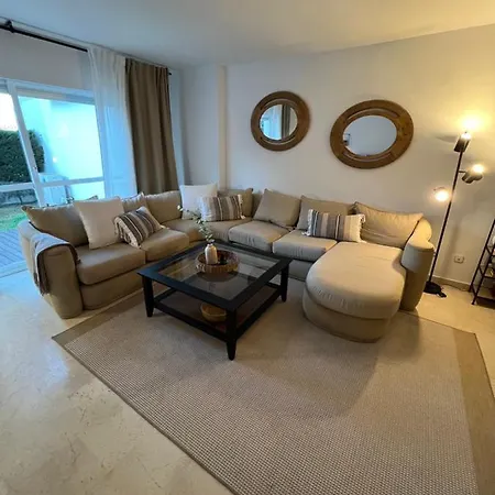 Impeccable Large With Immense Terrace And Private Garden Overlooking The Mountain, Featuring 2 Bedrooms And Sleeping Up To 4 Guests Located 100 Meters From Plaza Maestranza ماربيا