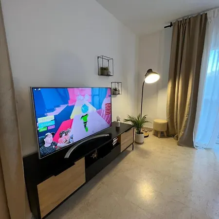 公寓 Impeccable Large With Immense Terrace And Private Garden Overlooking The Mountain, Featuring 2 Bedrooms And Sleeping Up To 4 Guests Located 100 Meters From Plaza Maestranza