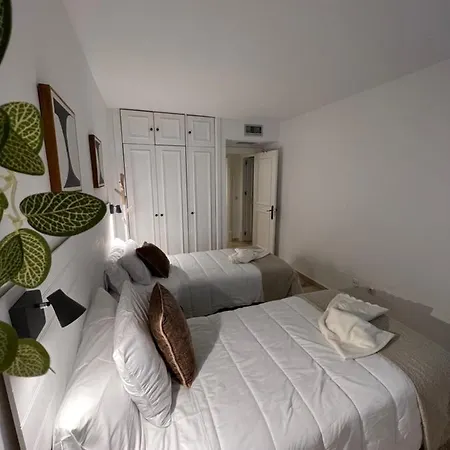 Apartmán Impeccable Large With Immense Terrace And Private Garden Overlooking The Mountain, Featuring 2 Bedrooms And Sleeping Up To 4 Guests Located 100 Meters From Plaza Maestranza