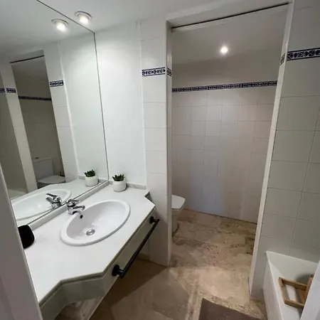 Impeccable Large With Immense Terrace And Private Garden Overlooking The Mountain, Featuring 2 Bedrooms And Sleeping Up To 4 Guests Located 100 Meters From Plaza Maestranza Apartmán