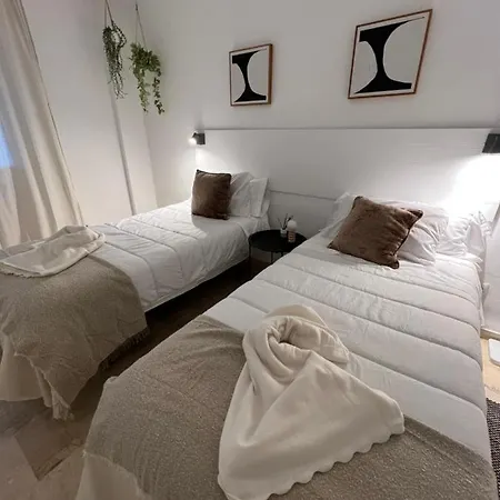 Impeccable Large With Immense Terrace And Private Garden Overlooking The Mountain, Featuring 2 Bedrooms And Sleeping Up To 4 Guests Located 100 Meters From Plaza Maestranza Appartement Marbella