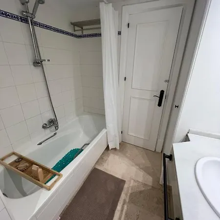 Apartmán Impeccable Large With Immense Terrace And Private Garden Overlooking The Mountain, Featuring 2 Bedrooms And Sleeping Up To 4 Guests Located 100 Meters From Plaza Maestranza *