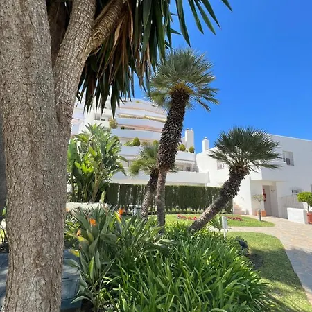 Impeccable Large With Immense Terrace And Private Garden Overlooking The Mountain, Featuring 2 Bedrooms And Sleeping Up To 4 Guests Located 100 Meters From Plaza Maestranza * ماربيا