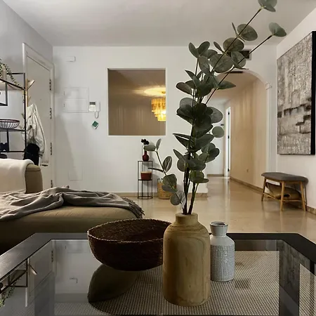 Impeccable Large With Immense Terrace And Private Garden Overlooking The Mountain, Featuring 2 Bedrooms And Sleeping Up To 4 Guests Located 100 Meters From Plaza Maestranza شقة *