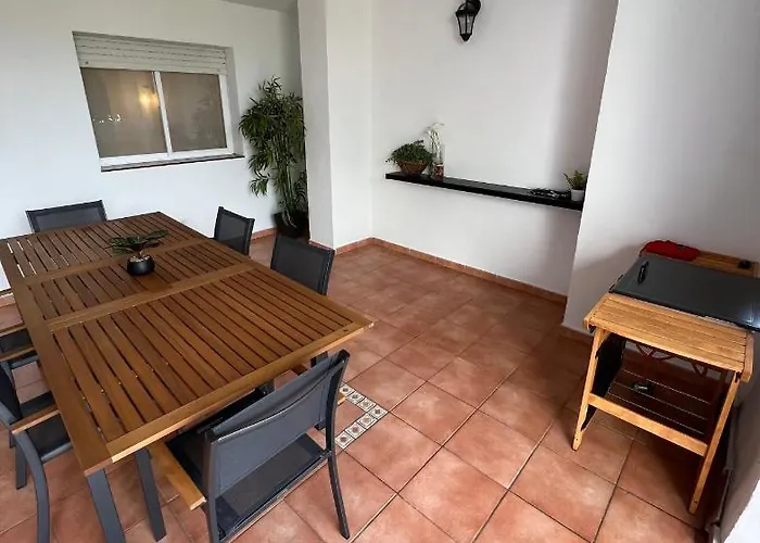 Impeccable Large With Immense Terrace And Private Garden Overlooking The Mountain, Featuring 2 Bedrooms And Sleeping Up To 4 Guests Located 100 Meters From Plaza Maestranza 아파트