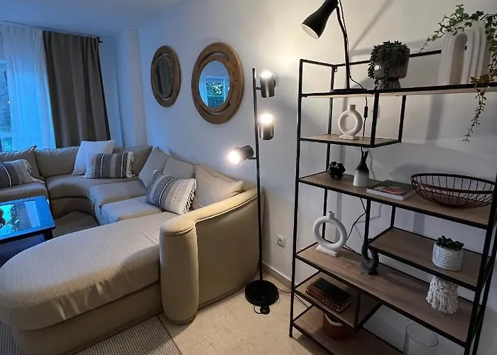 Impeccable Large With Immense Terrace And Private Garden Overlooking The Mountain, Featuring 2 Bedrooms And Sleeping Up To 4 Guests Located 100 Meters From Plaza Maestranza 아파트 *