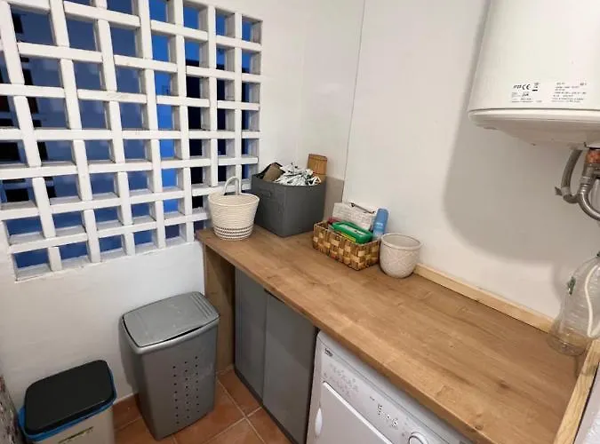 Impeccable Large With Immense Terrace And Private Garden Overlooking The Mountain, Featuring 2 Bedrooms And Sleeping Up To 4 Guests Located 100 Meters From Plaza Maestranza * 마르베야