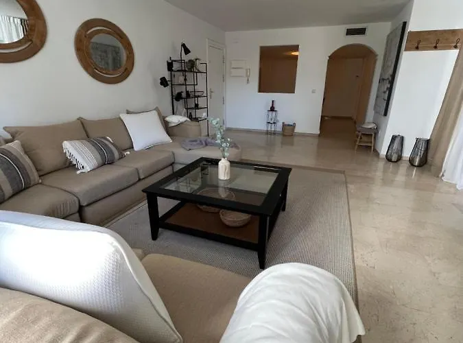 Impeccable Large With Immense Terrace And Private Garden Overlooking The Mountain, Featuring 2 Bedrooms And Sleeping Up To 4 Guests Located 100 Meters From Plaza Maestranza 마르베야