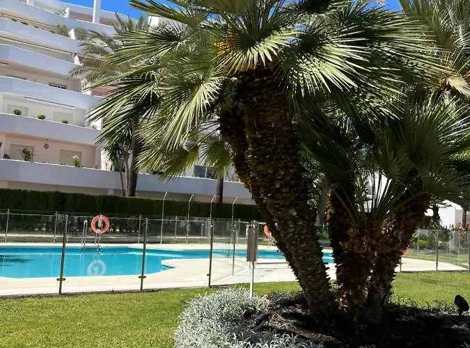 Impeccable Large With Immense Terrace And Private Garden Overlooking The Mountain, Featuring 2 Bedrooms And Sleeping Up To 4 Guests Located 100 Meters From Plaza Maestranza דירה מארבלה