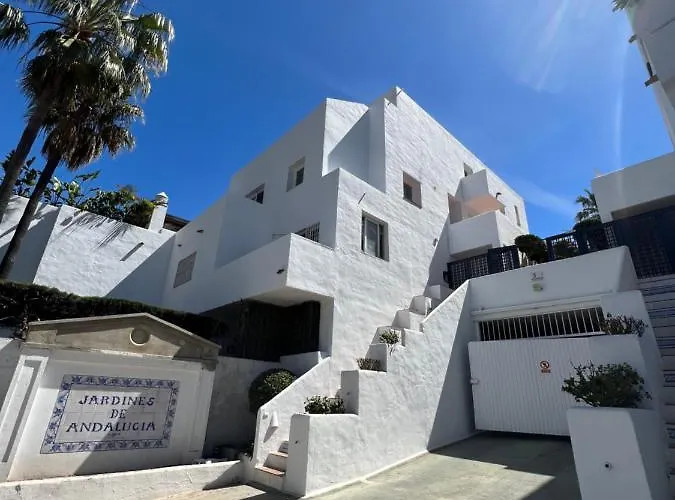 דירה Impeccable Large With Immense Terrace And Private Garden Overlooking The Mountain, Featuring 2 Bedrooms And Sleeping Up To 4 Guests Located 100 Meters From Plaza Maestranza *