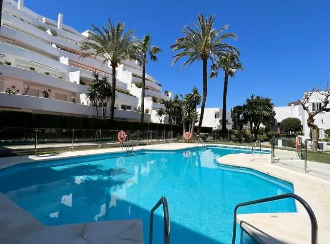 Impeccable Large With Immense Terrace And Private Garden Overlooking The Mountain, Featuring 2 Bedrooms And Sleeping Up To 4 Guests Located 100 Meters From Plaza Maestranza דירה