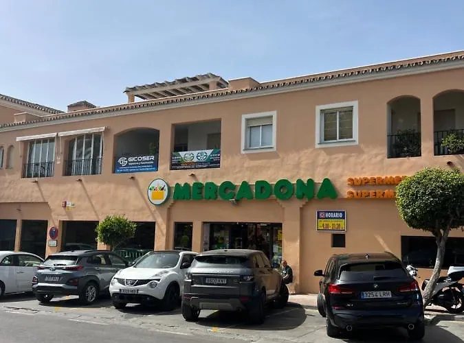 아파트 Impeccable Large With Immense Terrace And Private Garden Overlooking The Mountain, Featuring 2 Bedrooms And Sleeping Up To 4 Guests Located 100 Meters From Plaza Maestranza