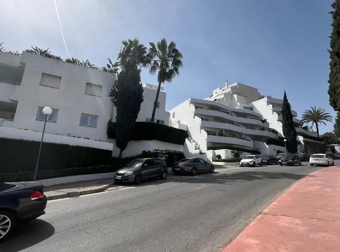 Impeccable Large With Immense Terrace And Private Garden Overlooking The Mountain, Featuring 2 Bedrooms And Sleeping Up To 4 Guests Located 100 Meters From Plaza Maestranza * 마르베야
