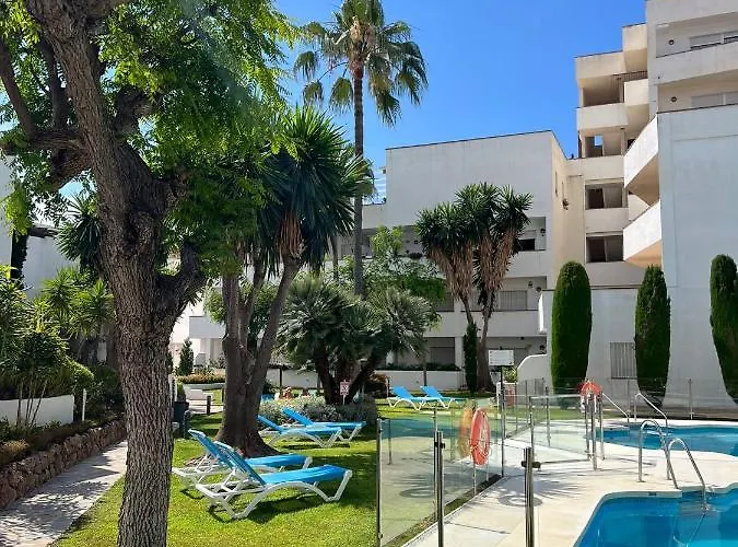 Impeccable Large With Immense Terrace And Private Garden Overlooking The Mountain, Featuring 2 Bedrooms And Sleeping Up To 4 Guests Located 100 Meters From Plaza Maestranza דירה *