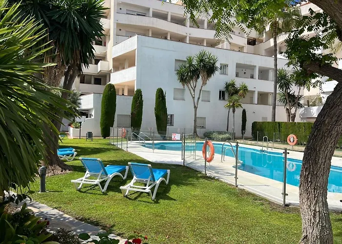 Impeccable Large With Immense Terrace And Private Garden Overlooking The Mountain, Featuring 2 Bedrooms And Sleeping Up To 4 Guests Located 100 Meters From Plaza Maestranza 아파트 마르베야