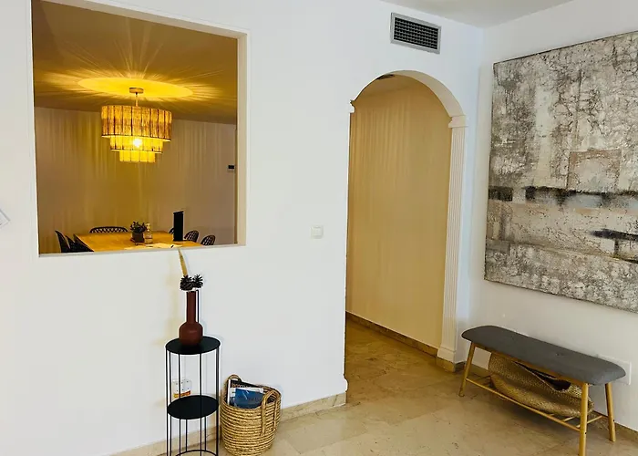 Impeccable Large With Immense Terrace And Private Garden Overlooking The Mountain, Featuring 2 Bedrooms And Sleeping Up To 4 Guests Located 100 Meters From Plaza Maestranza 마르베야