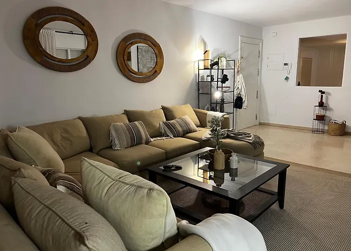 Impeccable Large With Immense Terrace And Private Garden Overlooking The Mountain, Featuring 2 Bedrooms And Sleeping Up To 4 Guests Located 100 Meters From Plaza Maestranza * 마르베야