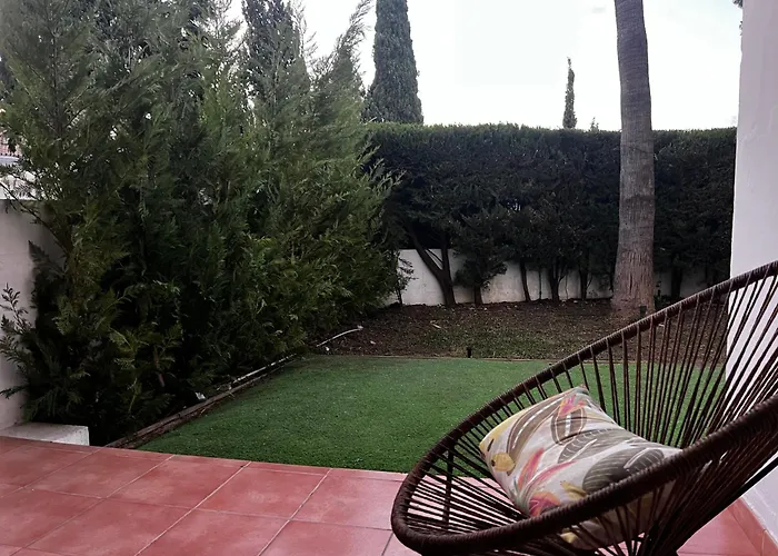 Impeccable Large With Immense Terrace And Private Garden Overlooking The Mountain, Featuring 2 Bedrooms And Sleeping Up To 4 Guests Located 100 Meters From Plaza Maestranza 아파트 마르베야