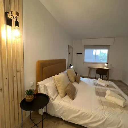 アパート Impeccable Large With Immense Terrace And Private Garden Overlooking The Mountain, Featuring 2 Bedrooms And Sleeping Up To 4 Guests Located 100 Meters From Plaza Maestranza