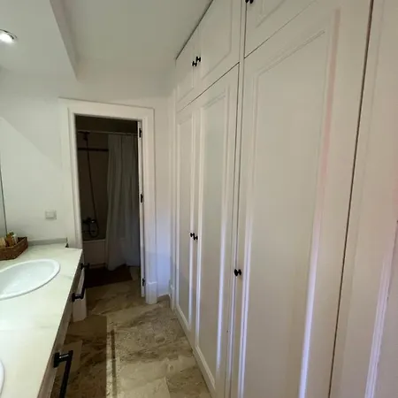 アパート Impeccable Large With Immense Terrace And Private Garden Overlooking The Mountain, Featuring 2 Bedrooms And Sleeping Up To 4 Guests Located 100 Meters From Plaza Maestranza *