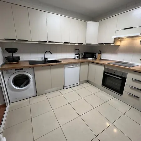 Impeccable Large With Immense Terrace And Private Garden Overlooking The Mountain, Featuring 2 Bedrooms And Sleeping Up To 4 Guests Located 100 Meters From Plaza Maestranza * マルベーリャ