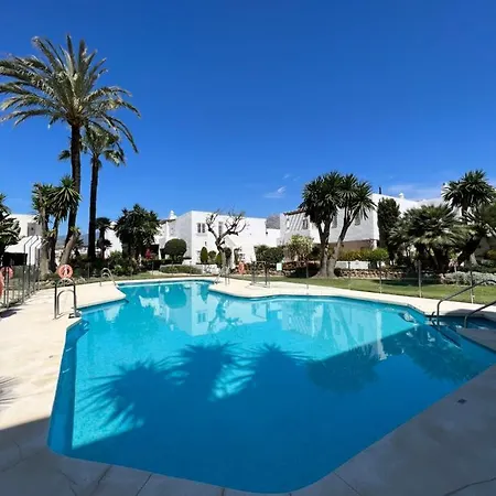 アパート Impeccable Large With Immense Terrace And Private Garden Overlooking The Mountain, Featuring 2 Bedrooms And Sleeping Up To 4 Guests Located 100 Meters From Plaza Maestranza