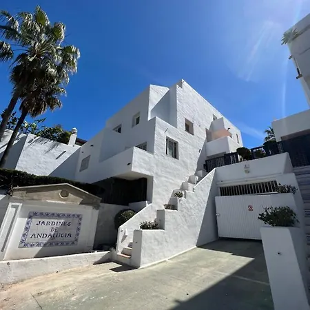 Appartement Impeccable Large With Immense Terrace And Private Garden Overlooking The Mountain, Featuring 2 Bedrooms And Sleeping Up To 4 Guests Located 100 Meters From Plaza Maestranza *