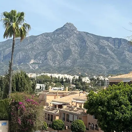 アパート Impeccable Large With Immense Terrace And Private Garden Overlooking The Mountain, Featuring 2 Bedrooms And Sleeping Up To 4 Guests Located 100 Meters From Plaza Maestranza