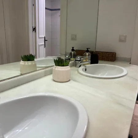 Impeccable Large With Immense Terrace And Private Garden Overlooking The Mountain, Featuring 2 Bedrooms And Sleeping Up To 4 Guests Located 100 Meters From Plaza Maestranza マルベーリャ