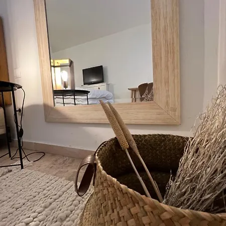 Impeccable Large With Immense Terrace And Private Garden Overlooking The Mountain, Featuring 2 Bedrooms And Sleeping Up To 4 Guests Located 100 Meters From Plaza Maestranza アパート *