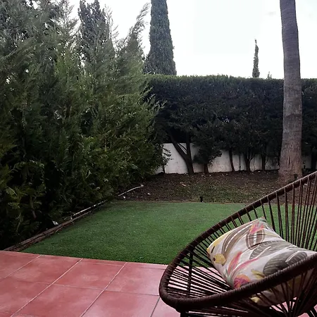 Impeccable Large With Immense Terrace And Private Garden Overlooking The Mountain, Featuring 2 Bedrooms And Sleeping Up To 4 Guests Located 100 Meters From Plaza Maestranza アパート マルベーリャ