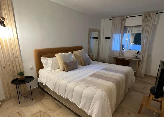 Διαμέρισμα Impeccable Large With Immense Terrace And Private Garden Overlooking The Mountain, Featuring 2 Bedrooms And Sleeping Up To 4 Guests Located 100 Meters From Plaza Maestranza Μαρμπέλλα
