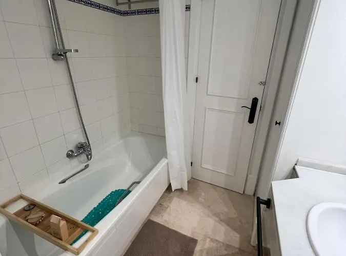 Διαμέρισμα Impeccable Large With Immense Terrace And Private Garden Overlooking The Mountain, Featuring 2 Bedrooms And Sleeping Up To 4 Guests Located 100 Meters From Plaza Maestranza *