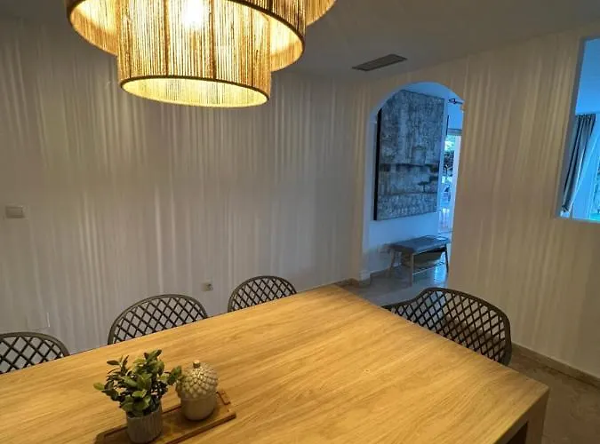 Impeccable Large With Immense Terrace And Private Garden Overlooking The Mountain, Featuring 2 Bedrooms And Sleeping Up To 4 Guests Located 100 Meters From Plaza Maestranza Διαμέρισμα *