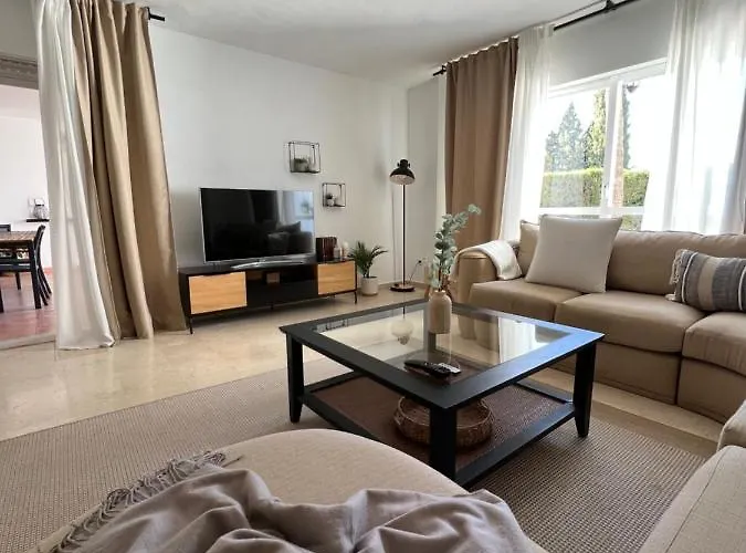 Διαμέρισμα Impeccable Large With Immense Terrace And Private Garden Overlooking The Mountain, Featuring 2 Bedrooms And Sleeping Up To 4 Guests Located 100 Meters From Plaza Maestranza
