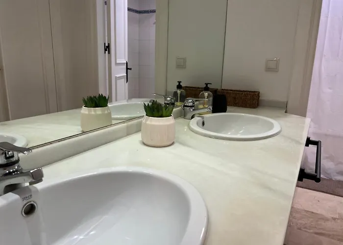Impeccable Large With Immense Terrace And Private Garden Overlooking The Mountain, Featuring 2 Bedrooms And Sleeping Up To 4 Guests Located 100 Meters From Plaza Maestranza Μαρμπέλλα