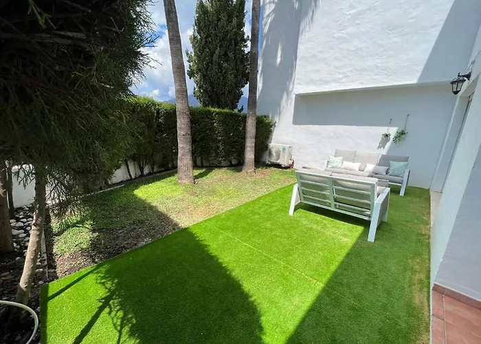Impeccable Large With Immense Terrace And Private Garden Overlooking The Mountain, Featuring 2 Bedrooms And Sleeping Up To 4 Guests Located 100 Meters From Plaza Maestranza Διαμέρισμα *