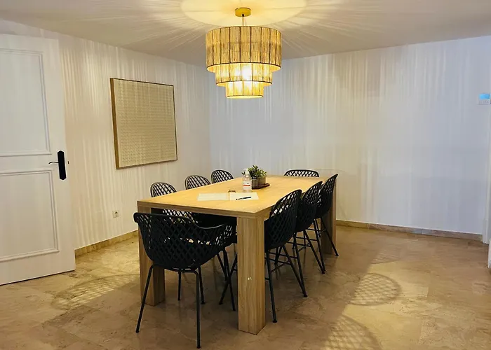 Impeccable Large With Immense Terrace And Private Garden Overlooking The Mountain, Featuring 2 Bedrooms And Sleeping Up To 4 Guests Located 100 Meters From Plaza Maestranza Διαμέρισμα Μαρμπέλλα
