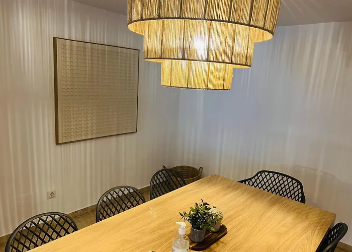 Διαμέρισμα Impeccable Large With Immense Terrace And Private Garden Overlooking The Mountain, Featuring 2 Bedrooms And Sleeping Up To 4 Guests Located 100 Meters From Plaza Maestranza