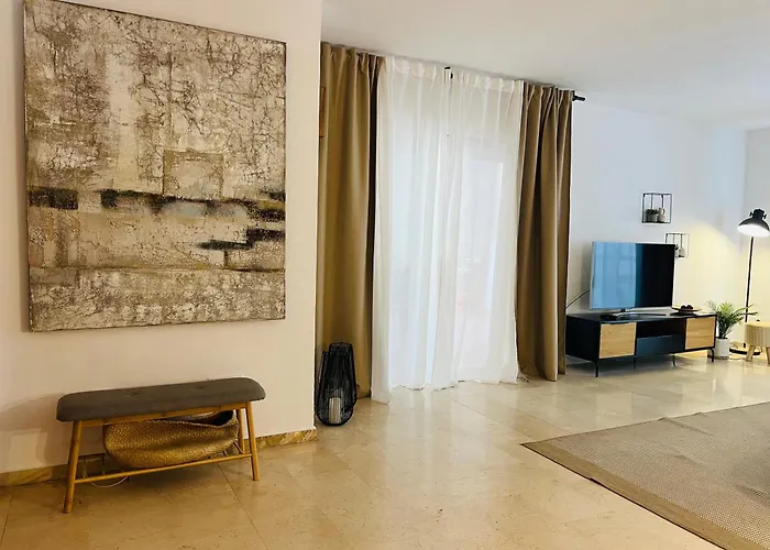 Διαμέρισμα Impeccable Large With Immense Terrace And Private Garden Overlooking The Mountain, Featuring 2 Bedrooms And Sleeping Up To 4 Guests Located 100 Meters From Plaza Maestranza
