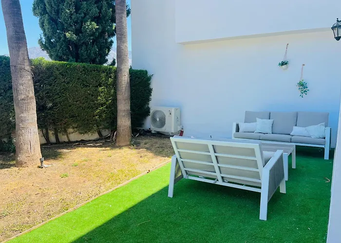Impeccable Large With Immense Terrace And Private Garden Overlooking The Mountain, Featuring 2 Bedrooms And Sleeping Up To 4 Guests Located 100 Meters From Plaza Maestranza Διαμέρισμα Μαρμπέλλα